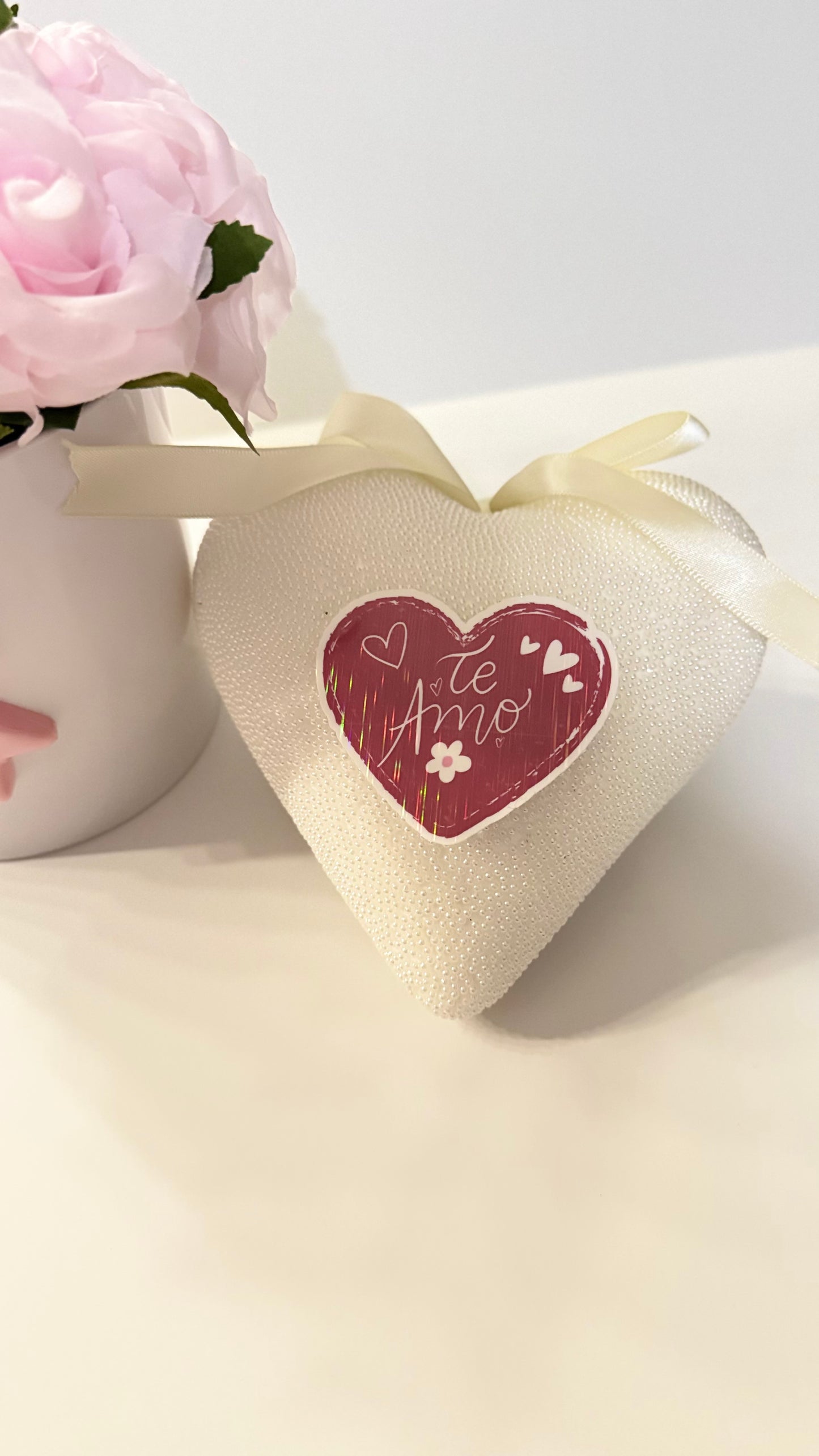 3’ Pink Holographic Heart Sign with White “Te Amo”
